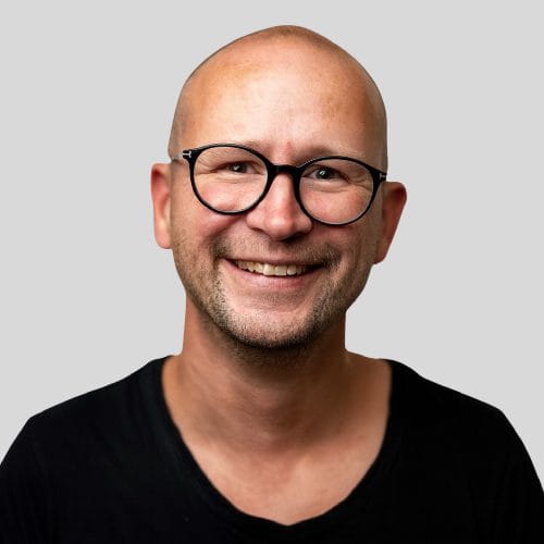 Dominic E-commerce & Senior Social Media Specialist Dominic E-commerce & Senior Social Media Specialist